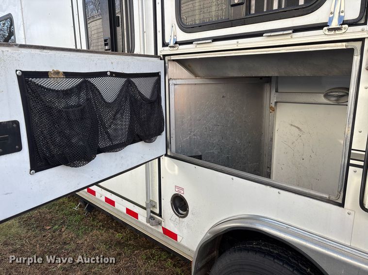 image for item OK9479 2007 Sundowner Sunlite 727 horse trailer