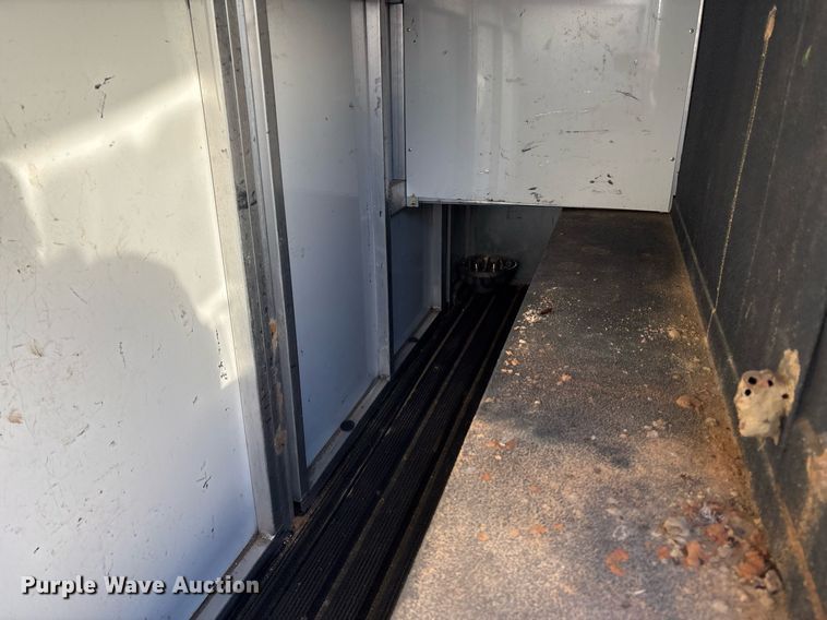 image for item OK9479 2007 Sundowner Sunlite 727 horse trailer