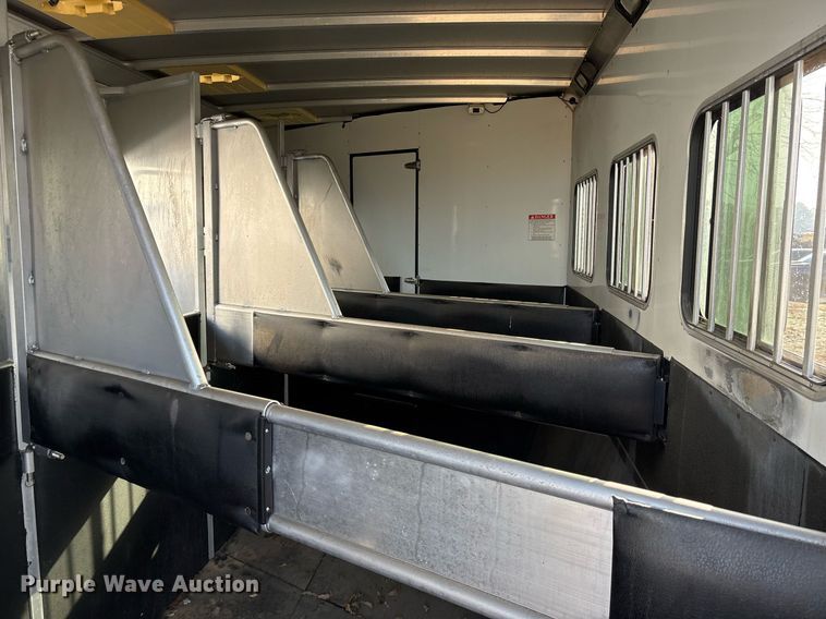 image for item OK9479 2007 Sundowner Sunlite 727 horse trailer