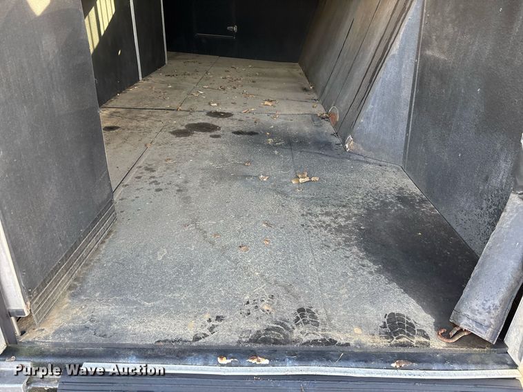 image for item OK9479 2007 Sundowner Sunlite 727 horse trailer