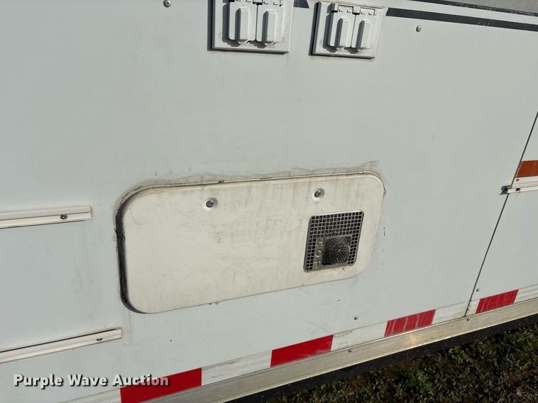 image for item OK9479 2007 Sundowner Sunlite 727 horse trailer