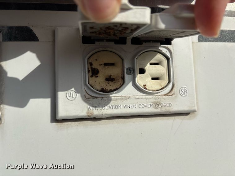 image for item OK9479 2007 Sundowner Sunlite 727 horse trailer