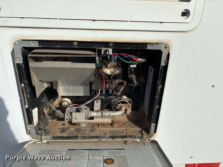 image for item OK9479 2007 Sundowner Sunlite 727 horse trailer