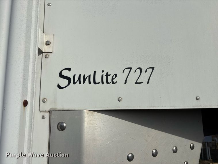 image for item OK9479 2007 Sundowner Sunlite 727 horse trailer