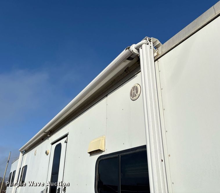 image for item OK9479 2007 Sundowner Sunlite 727 horse trailer