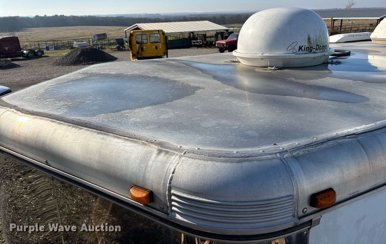 image for item OK9479 2007 Sundowner Sunlite 727 horse trailer