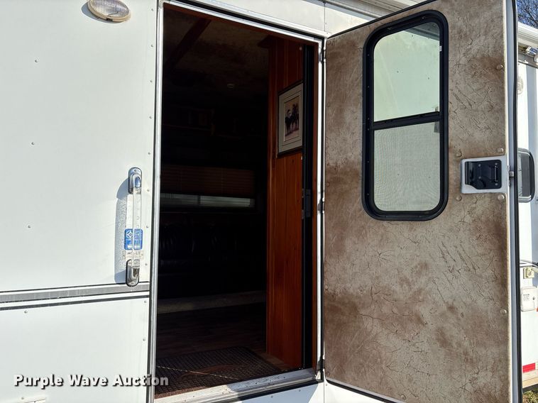 image for item OK9479 2007 Sundowner Sunlite 727 horse trailer