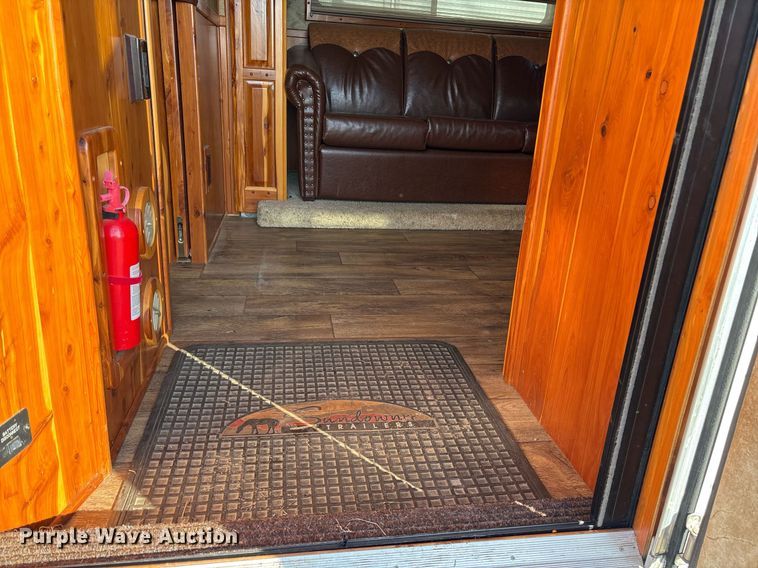 image for item OK9479 2007 Sundowner Sunlite 727 horse trailer