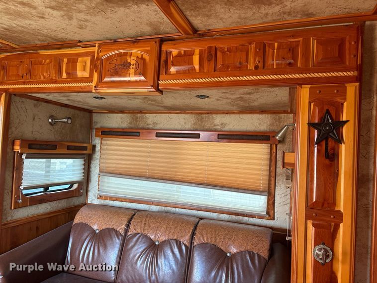 image for item OK9479 2007 Sundowner Sunlite 727 horse trailer