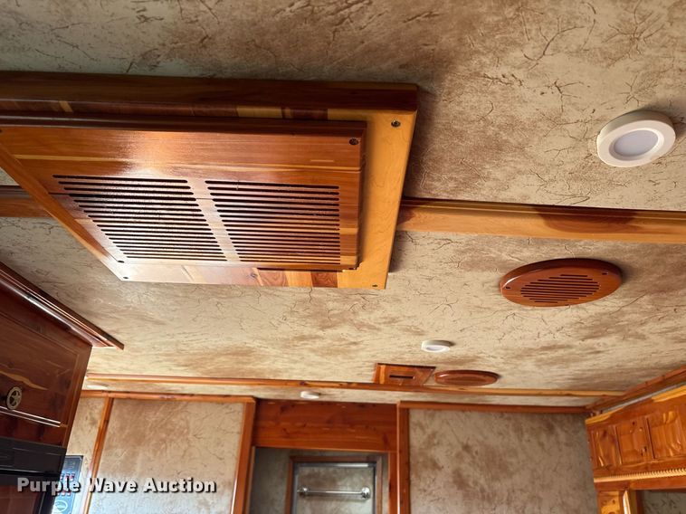 image for item OK9479 2007 Sundowner Sunlite 727 horse trailer