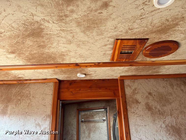 image for item OK9479 2007 Sundowner Sunlite 727 horse trailer