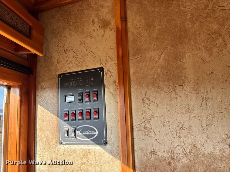 image for item OK9479 2007 Sundowner Sunlite 727 horse trailer