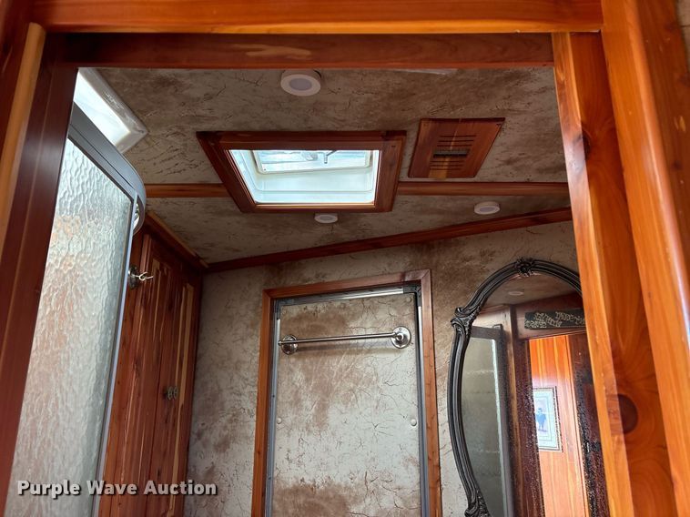 image for item OK9479 2007 Sundowner Sunlite 727 horse trailer