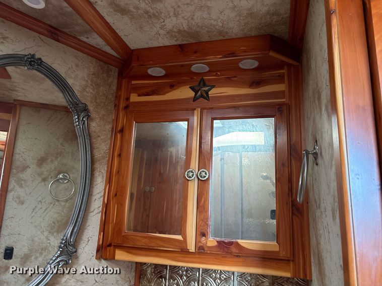 image for item OK9479 2007 Sundowner Sunlite 727 horse trailer