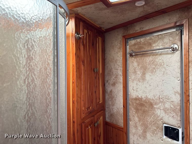 image for item OK9479 2007 Sundowner Sunlite 727 horse trailer