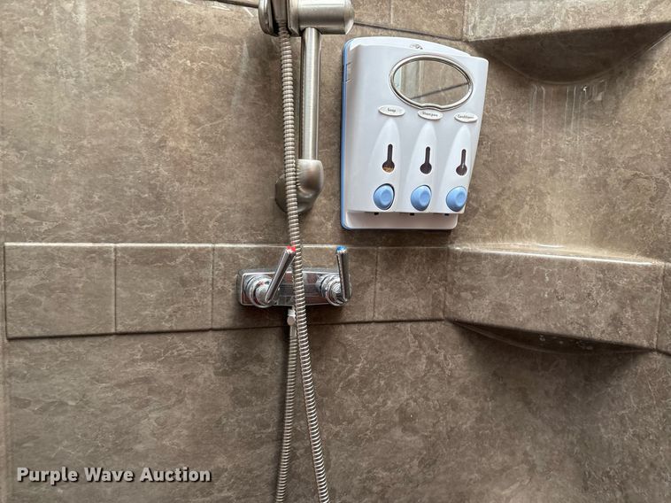 image for item OK9479 2007 Sundowner Sunlite 727 horse trailer