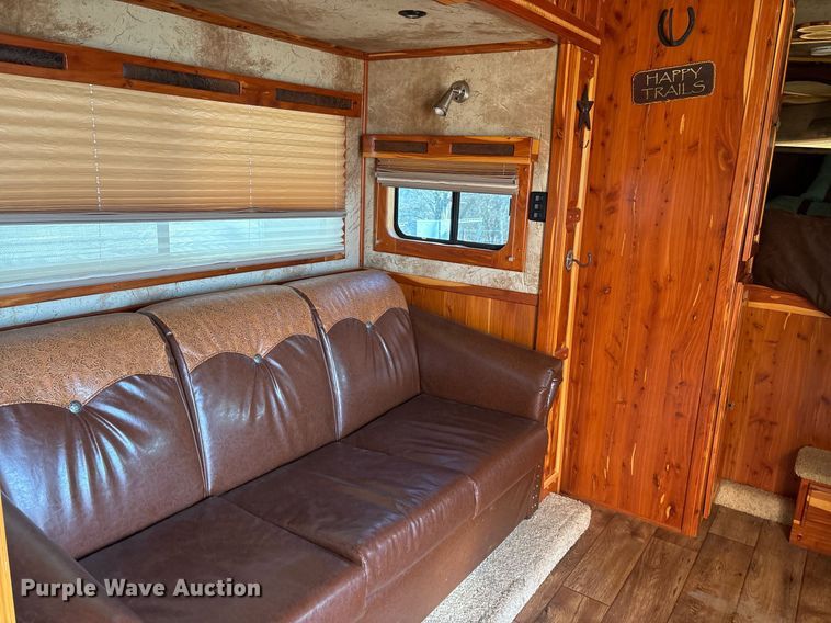 image for item OK9479 2007 Sundowner Sunlite 727 horse trailer