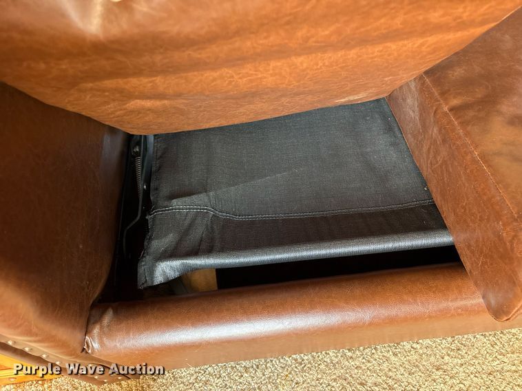 image for item OK9479 2007 Sundowner Sunlite 727 horse trailer