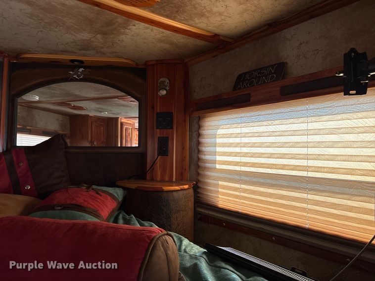 image for item OK9479 2007 Sundowner Sunlite 727 horse trailer