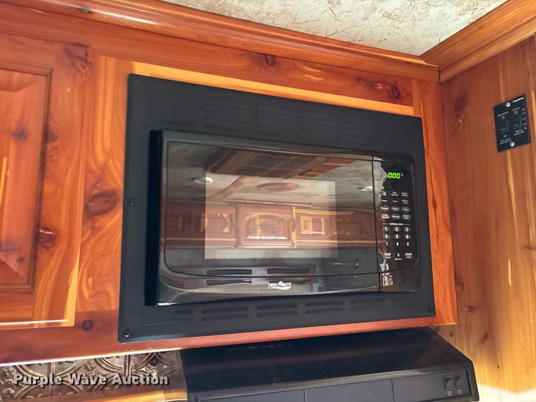 image for item OK9479 2007 Sundowner Sunlite 727 horse trailer