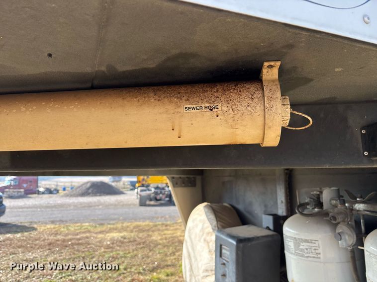 image for item OK9479 2007 Sundowner Sunlite 727 horse trailer