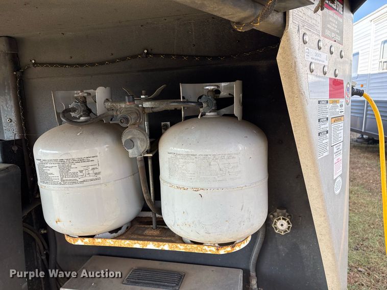 image for item OK9479 2007 Sundowner Sunlite 727 horse trailer