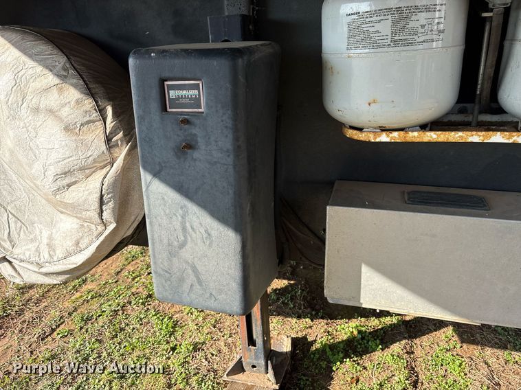 image for item OK9479 2007 Sundowner Sunlite 727 horse trailer