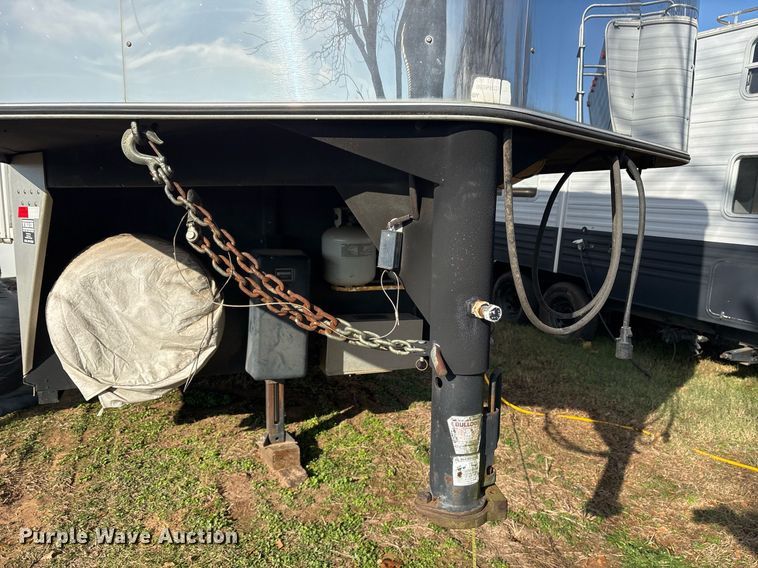 image for item OK9479 2007 Sundowner Sunlite 727 horse trailer