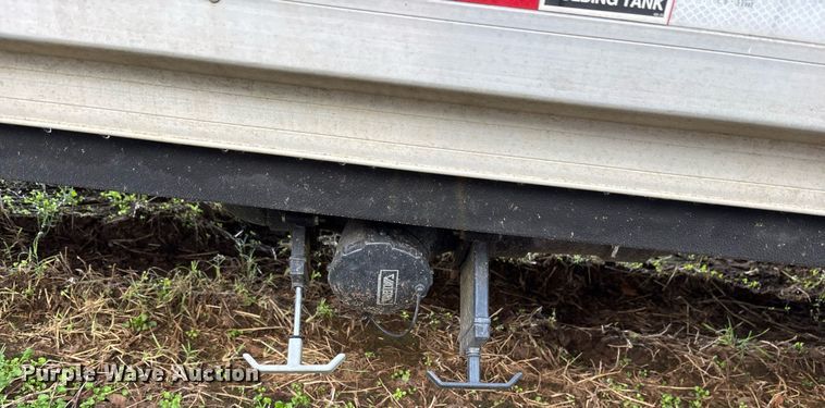 image for item OK9479 2007 Sundowner Sunlite 727 horse trailer