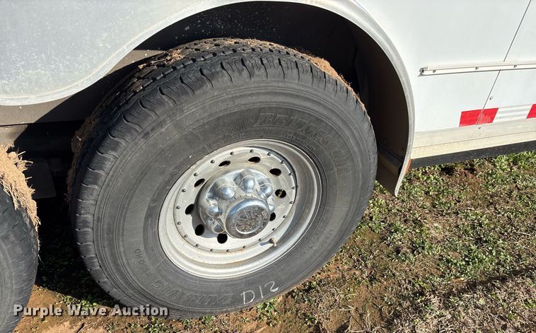 image for item OK9479 2007 Sundowner Sunlite 727 horse trailer