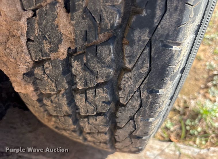 image for item OK9479 2007 Sundowner Sunlite 727 horse trailer