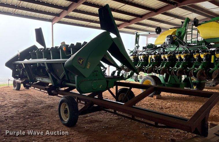 image for item OK9481 2005 John Deere 893 corn head