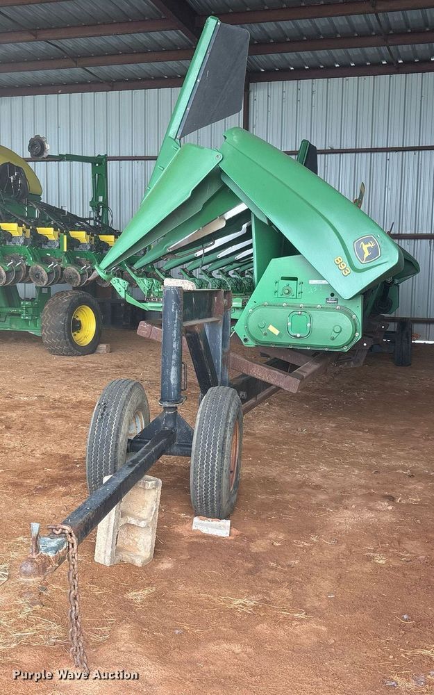 image for item OK9481 2005 John Deere 893 corn head