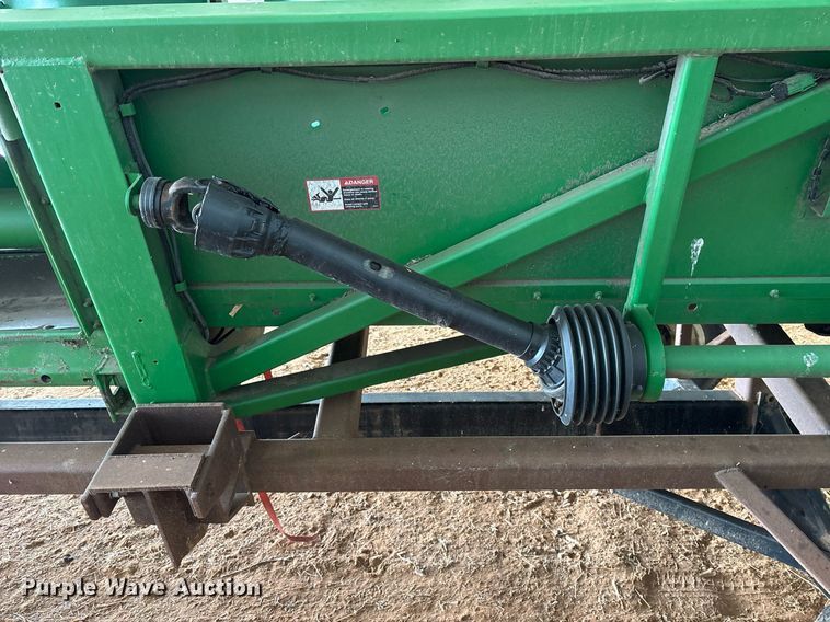 image for item OK9481 2005 John Deere 893 corn head