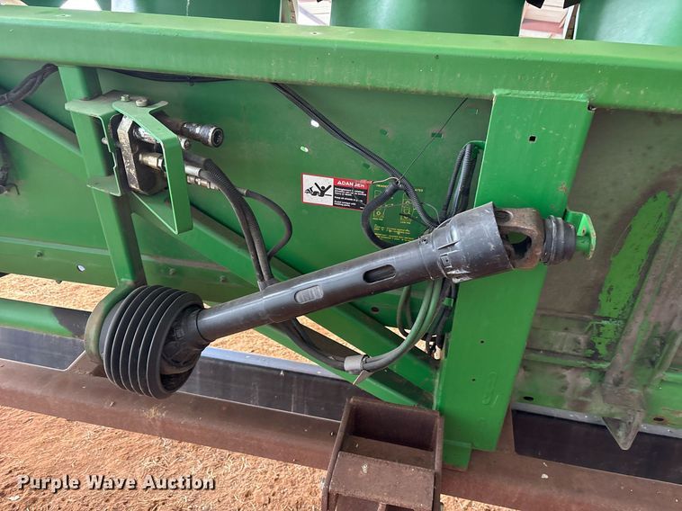 image for item OK9481 2005 John Deere 893 corn head