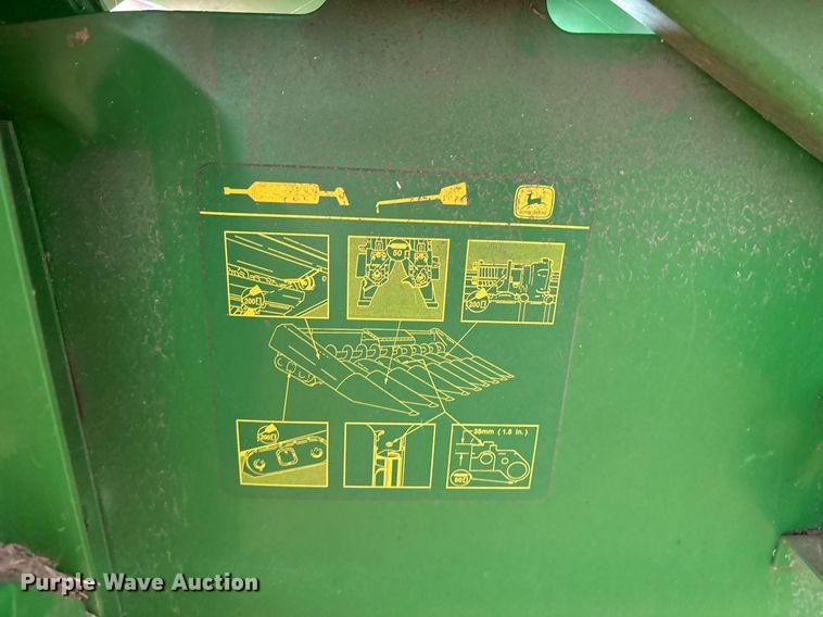 image for item OK9481 2005 John Deere 893 corn head