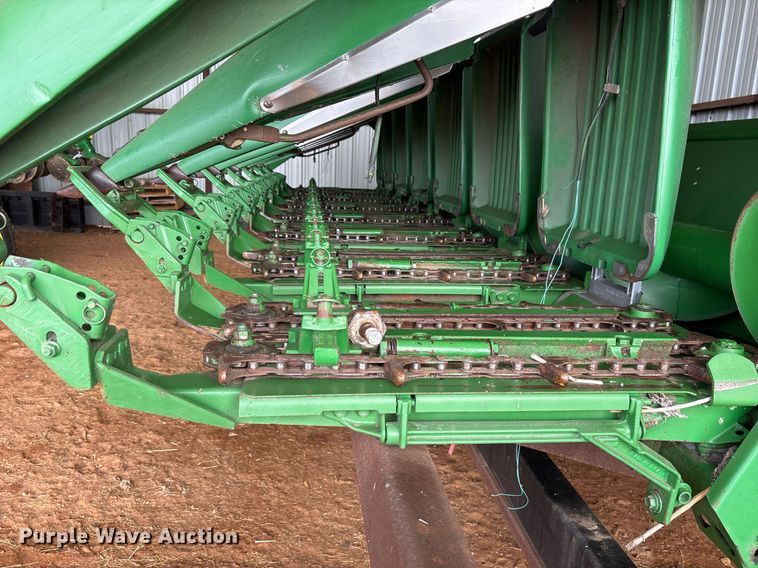 image for item OK9481 2005 John Deere 893 corn head