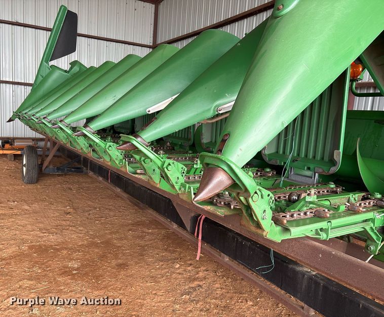 image for item OK9481 2005 John Deere 893 corn head