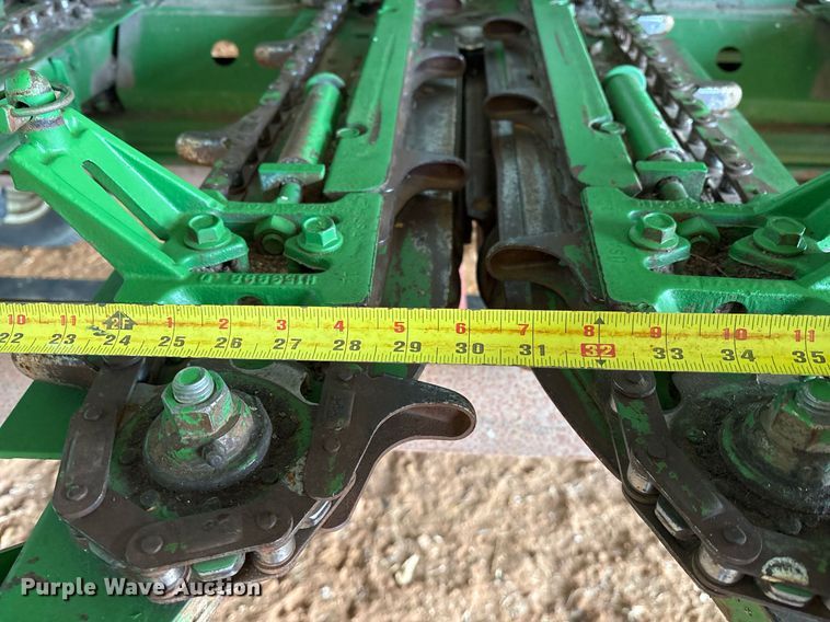 image for item OK9481 2005 John Deere 893 corn head