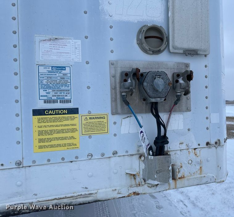 image for item DN0939 2002 Stoughton  AVW-535T-S-C-AR dry van trailer