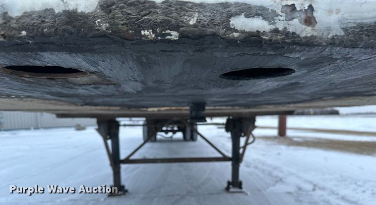 image for item DN0939 2002 Stoughton  AVW-535T-S-C-AR dry van trailer