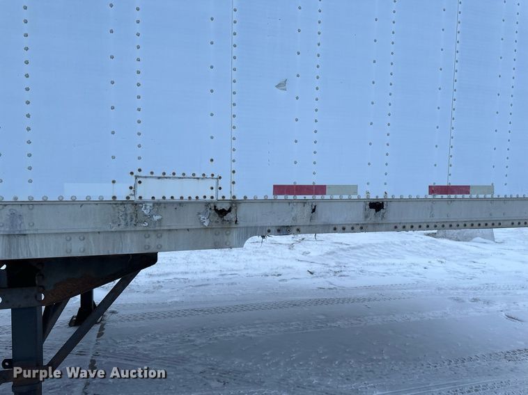 image for item DN0939 2002 Stoughton  AVW-535T-S-C-AR dry van trailer