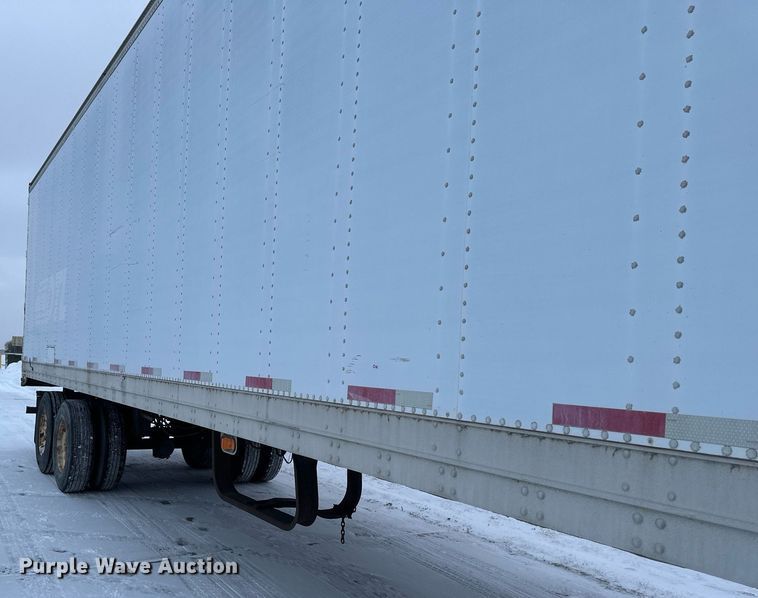 image for item DN0939 2002 Stoughton  AVW-535T-S-C-AR dry van trailer