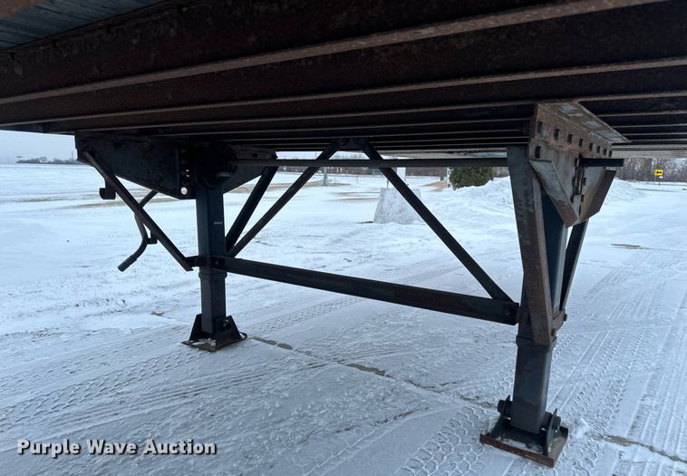 image for item DN0939 2002 Stoughton  AVW-535T-S-C-AR dry van trailer