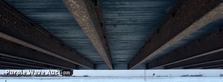 image for item DN0939 2002 Stoughton  AVW-535T-S-C-AR dry van trailer