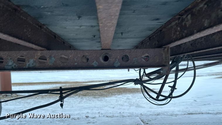 image for item DN0939 2002 Stoughton  AVW-535T-S-C-AR dry van trailer