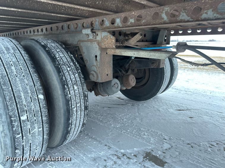 image for item DN0939 2002 Stoughton  AVW-535T-S-C-AR dry van trailer