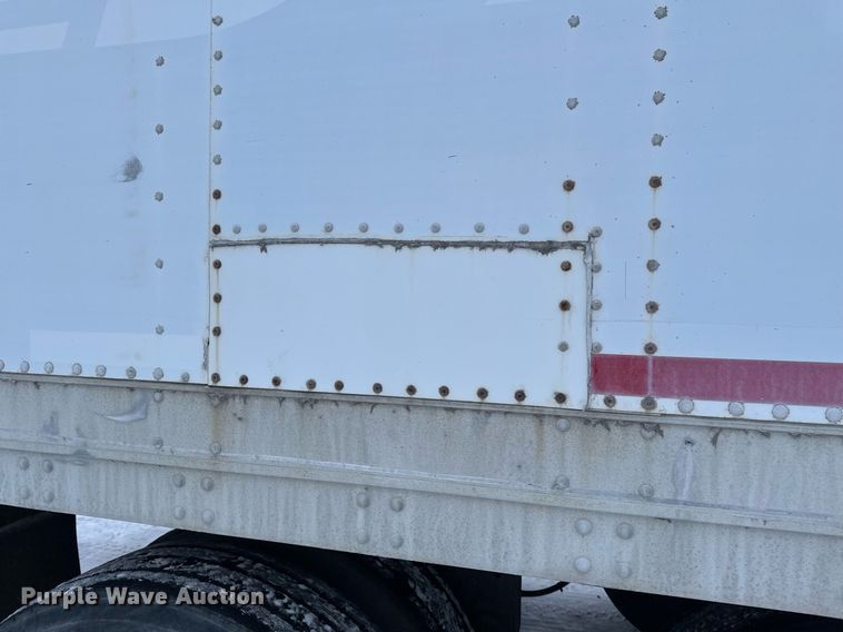 image for item DN0939 2002 Stoughton  AVW-535T-S-C-AR dry van trailer