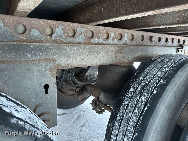 image for item DN0939 2002 Stoughton  AVW-535T-S-C-AR dry van trailer