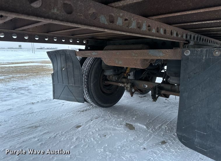 image for item DN0939 2002 Stoughton  AVW-535T-S-C-AR dry van trailer